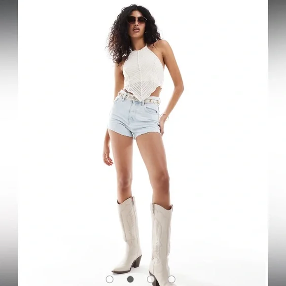 Bershka crochet halterneck top in crème - Picture 2 of 4